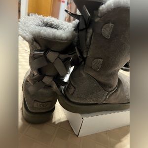 UGG Winter Snow Boots Womens 7 Bailey Bow II Gray Suede‎ Shearling SN1016225 9”
